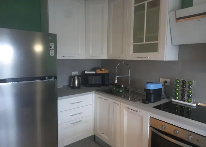 Home Suite Home With Free Parking Garage - Con Parcheggio Incluso Nuovo Con 2 Camere Da Letto E Due Bagni - New Apartament With 2 Bdrooms 2 Bathrooms- Jellow Subway Metro Gialla Porta Romana 3 Stops To Duomo