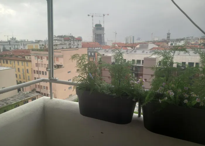 Home Suite Home With Free Parking Garage - Con Parcheggio Incluso Nuovo Con 2 Camere Da Letto E Due Bagni - New Apartament With 2 Bdrooms 2 Bathrooms- Jellow Subway Metro Gialla Porta Romana 3 Stops To Duomo